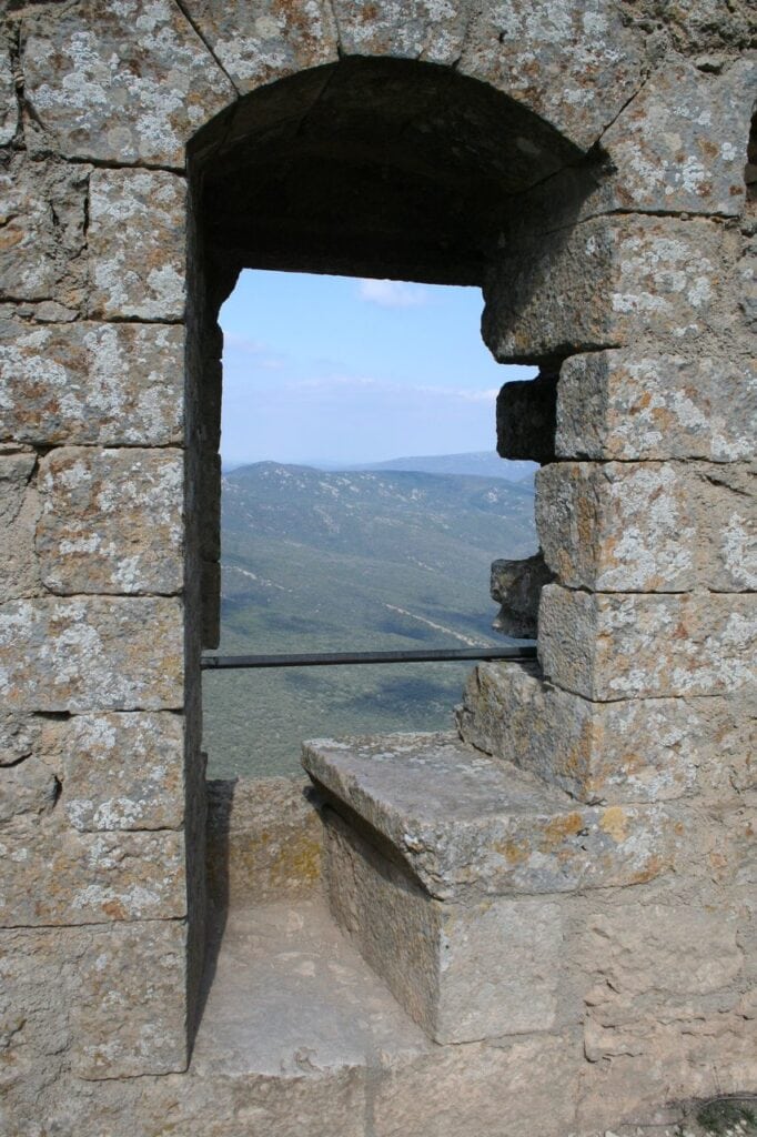 Château de Peyrepertuse 2 Window seat in the great hall of the upper castle at Peyrepertuse, looking over the valley