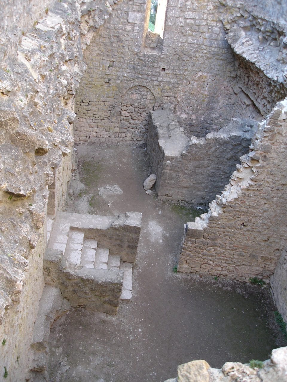 Church of Sainte-Marie — Guillaume Paumier, CC BY 2.5 Roofless ruin of the Romanesque church of Sainte-Marie at Peyrepertuse
