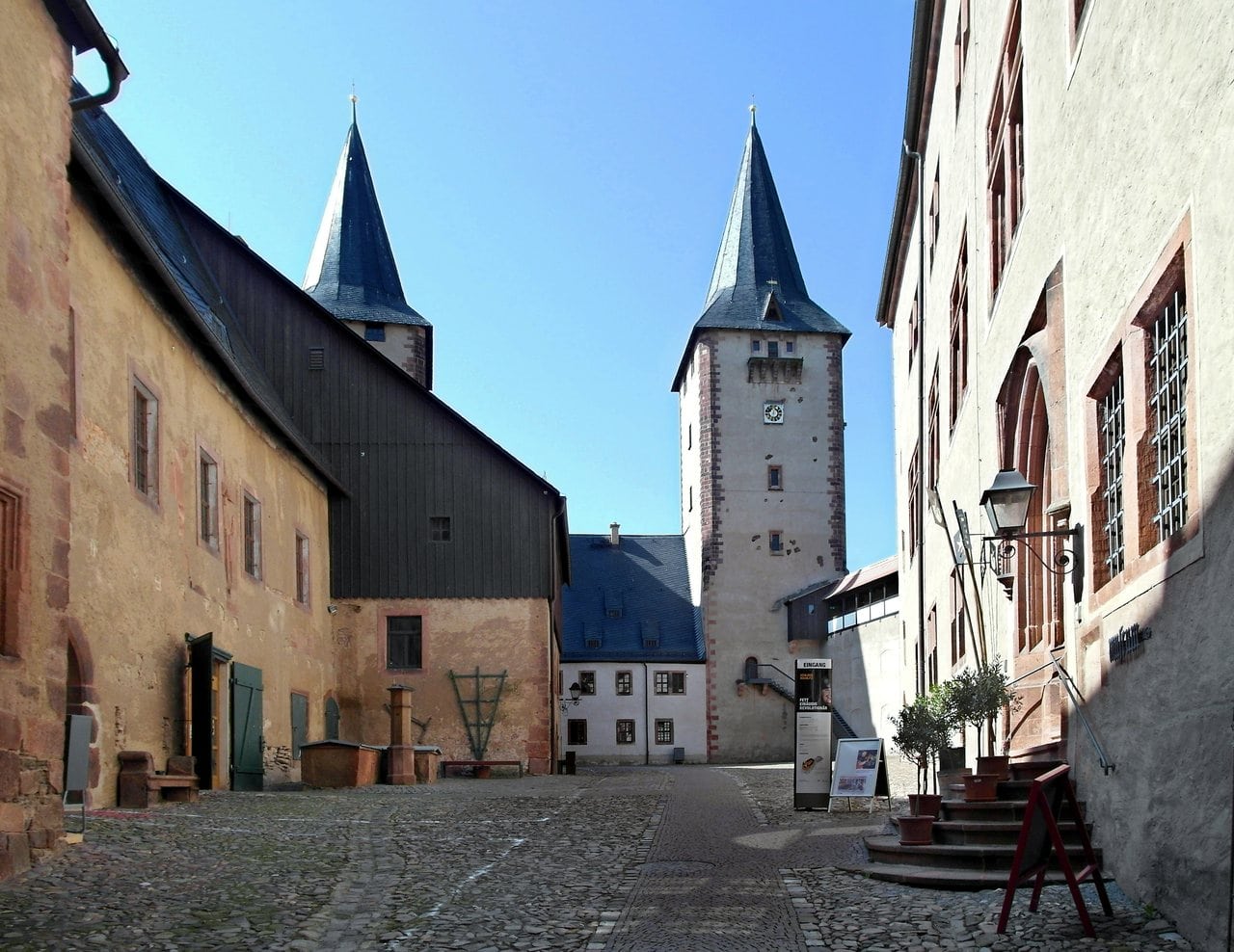Rochlitz Castle 4 rochlitz castle north tower courtyard
