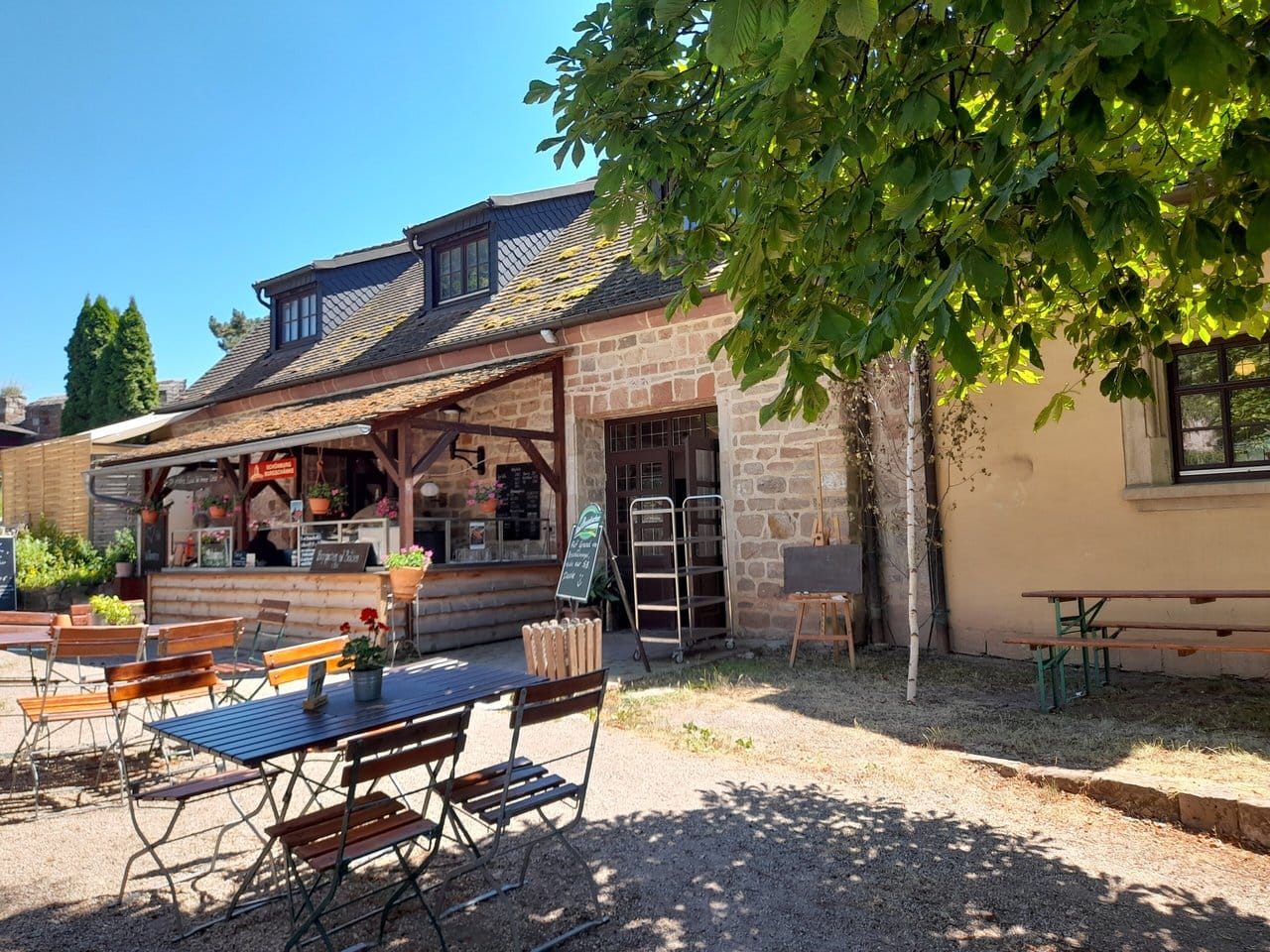 Schönburg Castle 9 The Burgschänke tavern in the freely accessible courtyard of Schönburg Castle