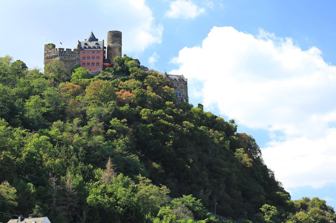 Schönburg Castle 6 Schönburg Castle with the red Rheinländer-Bau rebuilt for T. J. Oakley Rhinelander