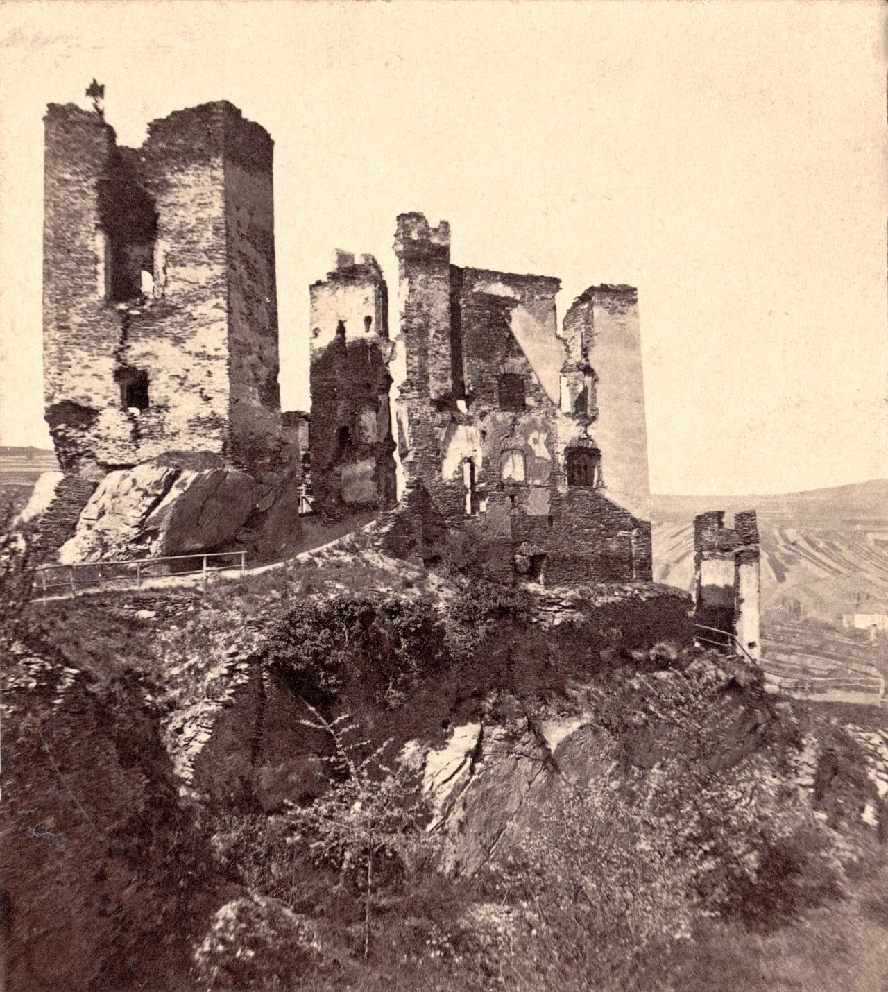 Schönburg Castle 5 Historic photograph of Schönburg Castle as a roofless ruin before its restoration