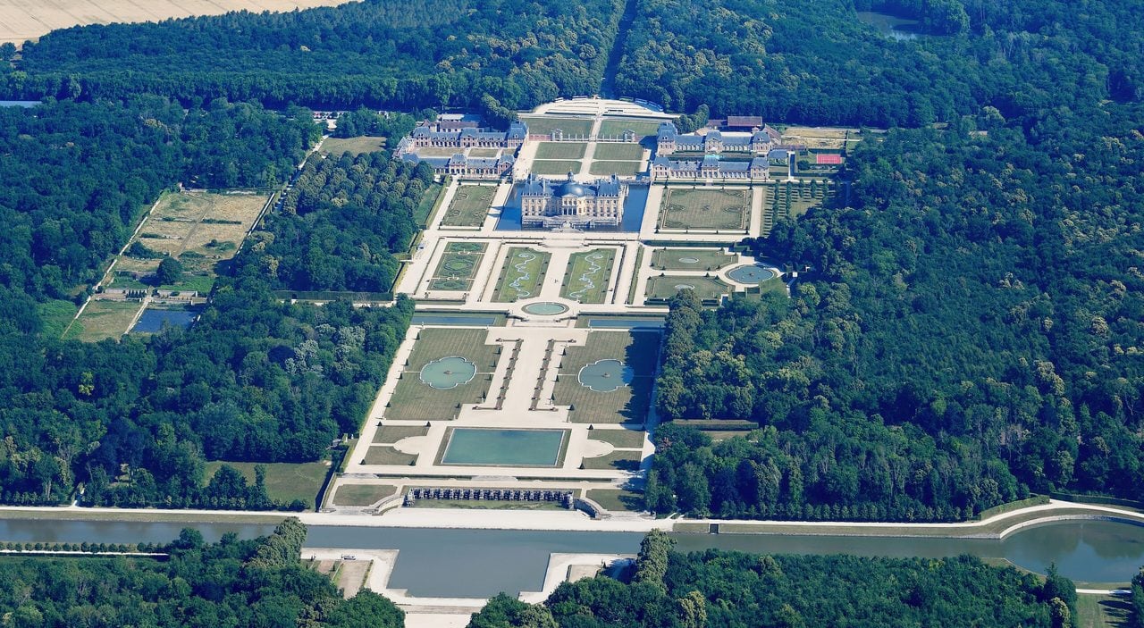 Aerial view of the Chateau de Vaux-le-Vicomte and its gardens