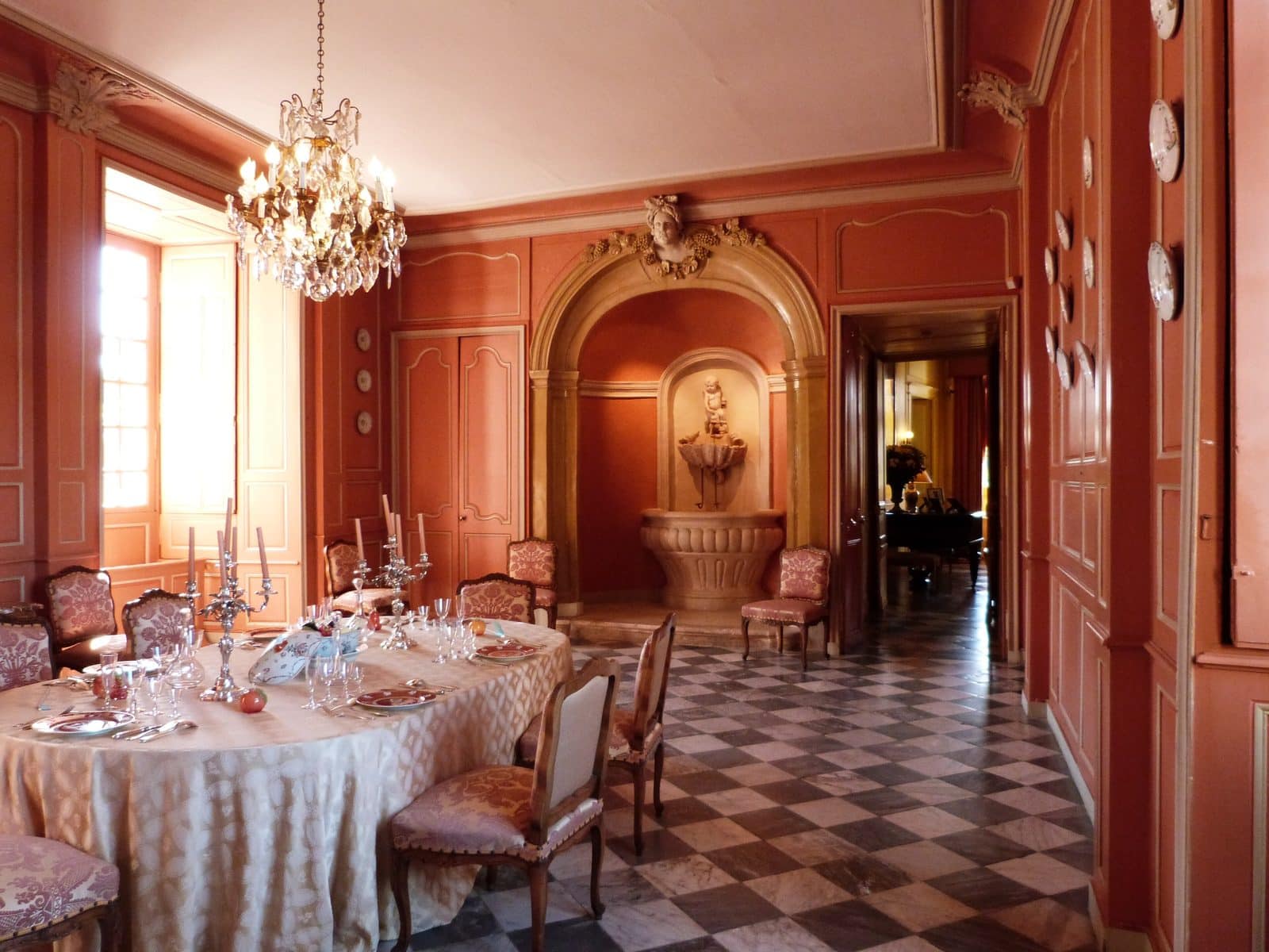 Château de Villandry 8 The salmon-paneled eighteenth-century dining room with its wall fountain
