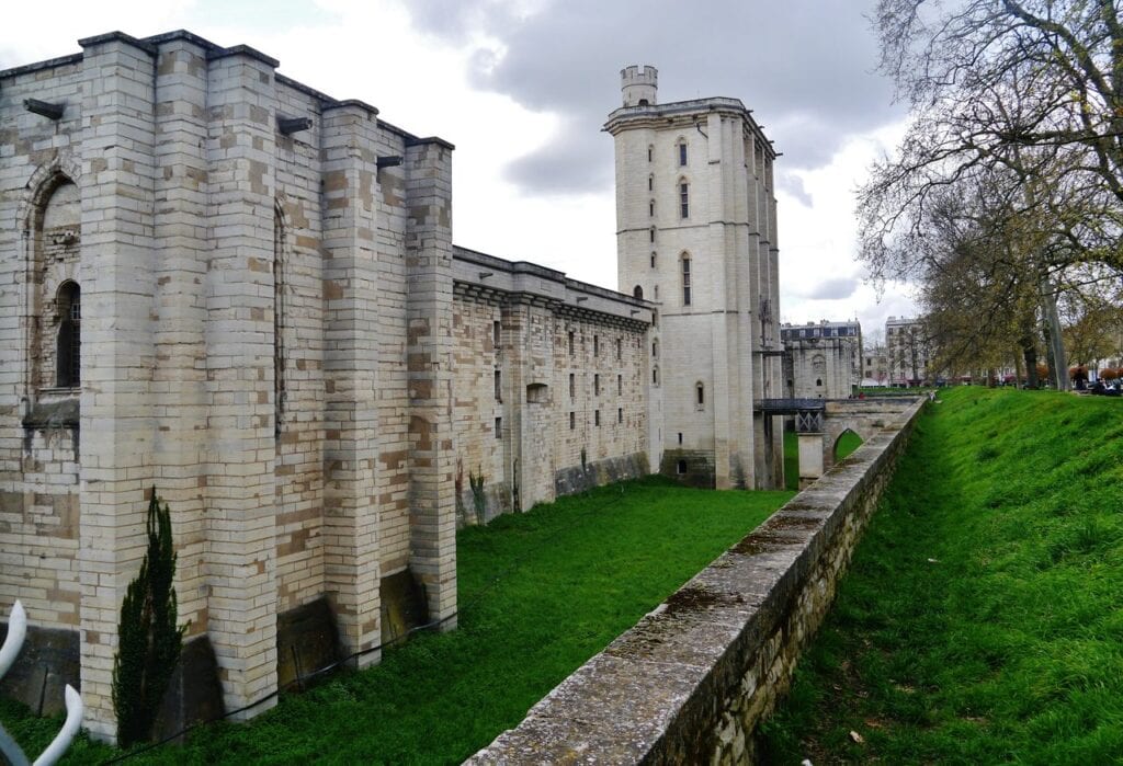 Château de Vincennes 13 The dry moat along the Sainte-Chapelle buttresses at Vincennes