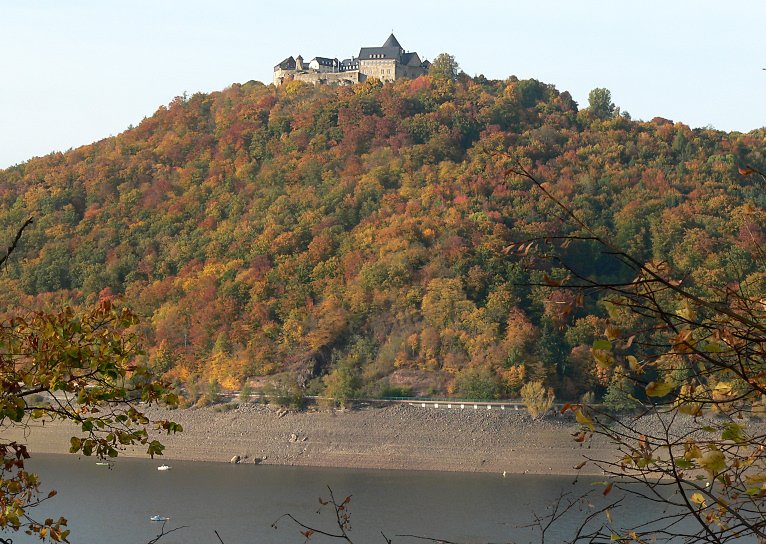 An excursion boat on the Edersee below Waldeck Castle