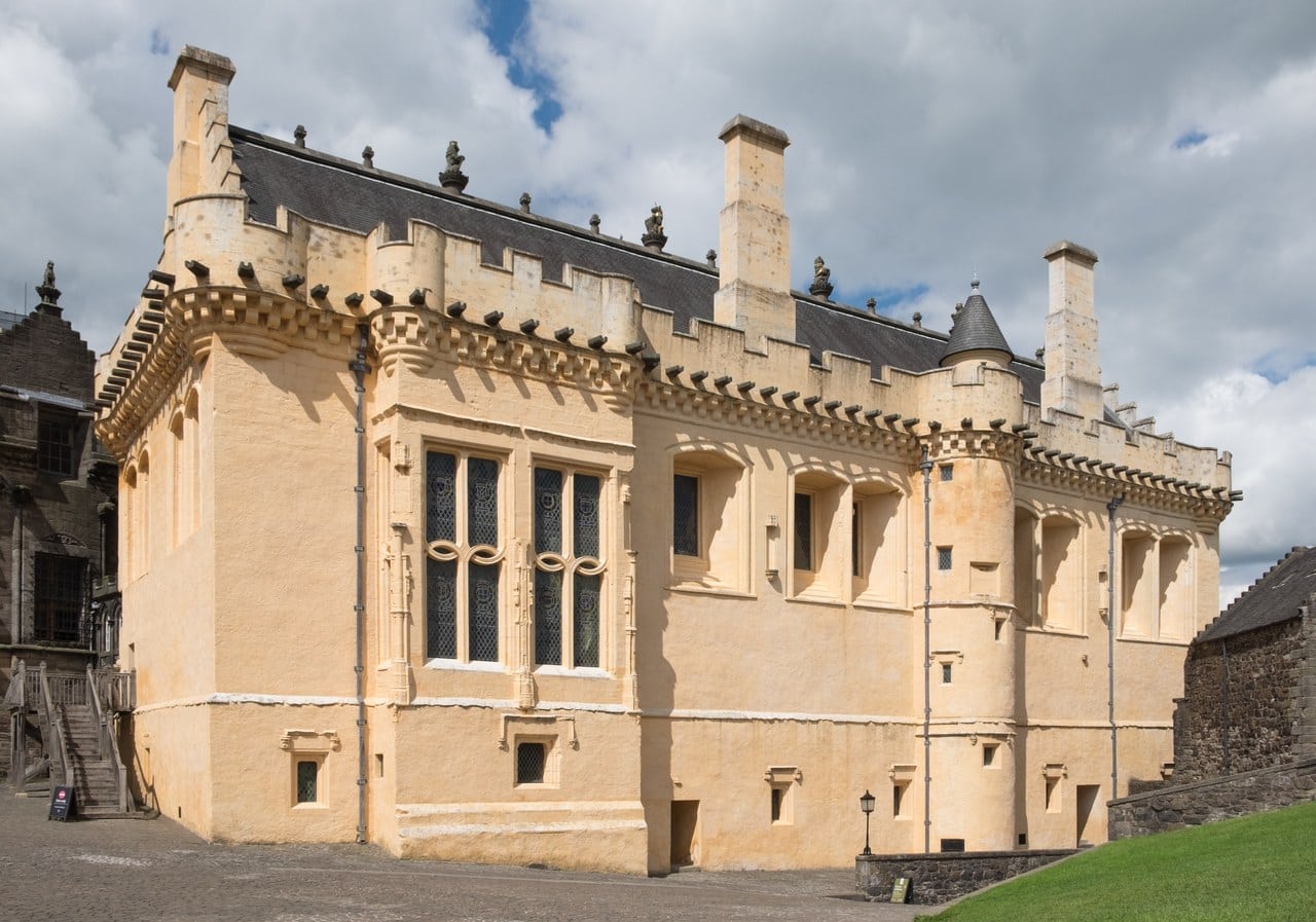 The Great Hall wears the golden-ochre lime harling restored in the 1990s to recover its original royal finish. The Great Hall wears the golden-ochre lime harling restored in the 1990s to recover its original royal finish.