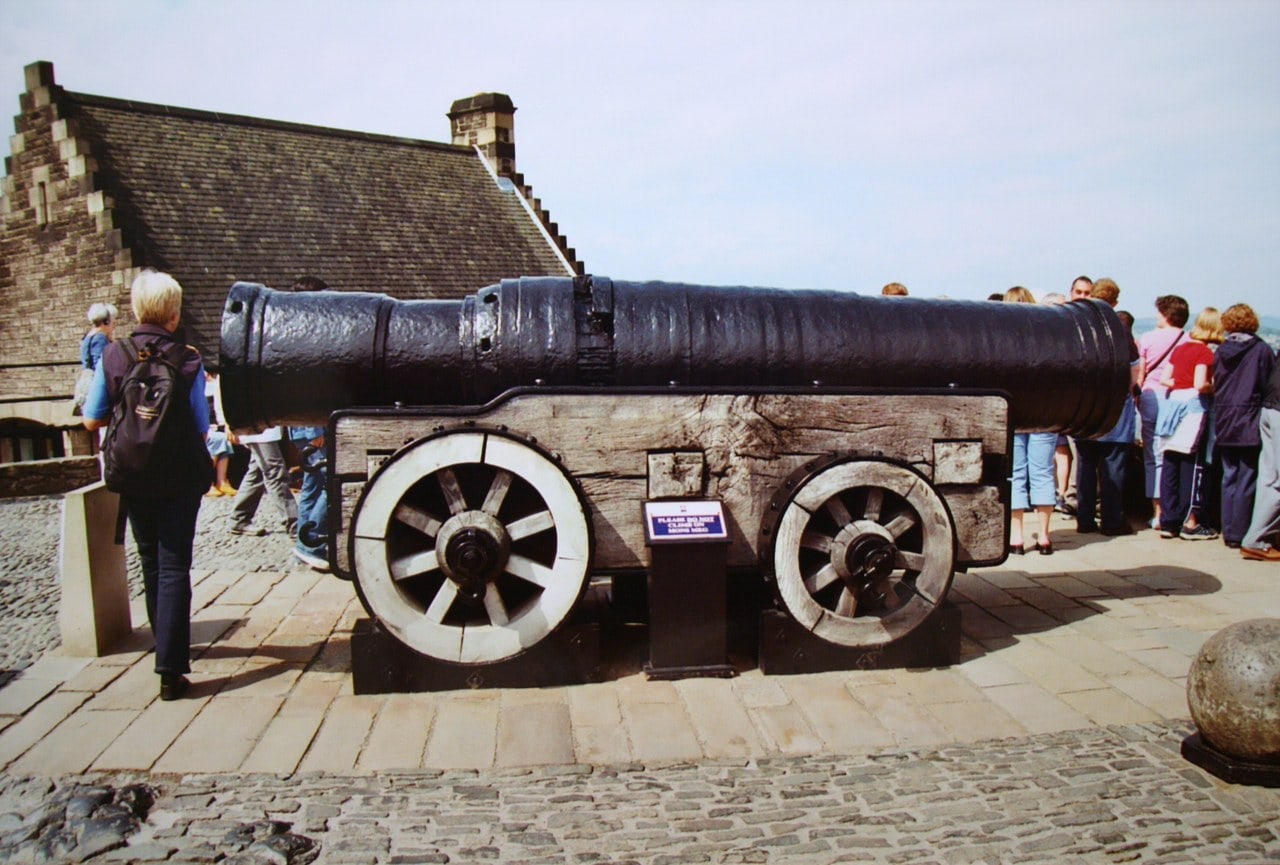 Mons Meg, the giant 15th-century siege bombard, on display at Edinburgh Castle beside a pile of its stone cannonballs. Mons Meg, the giant 15th-century siege bombard, on display at Edinburgh Castle beside a pile of its stone cannonballs.