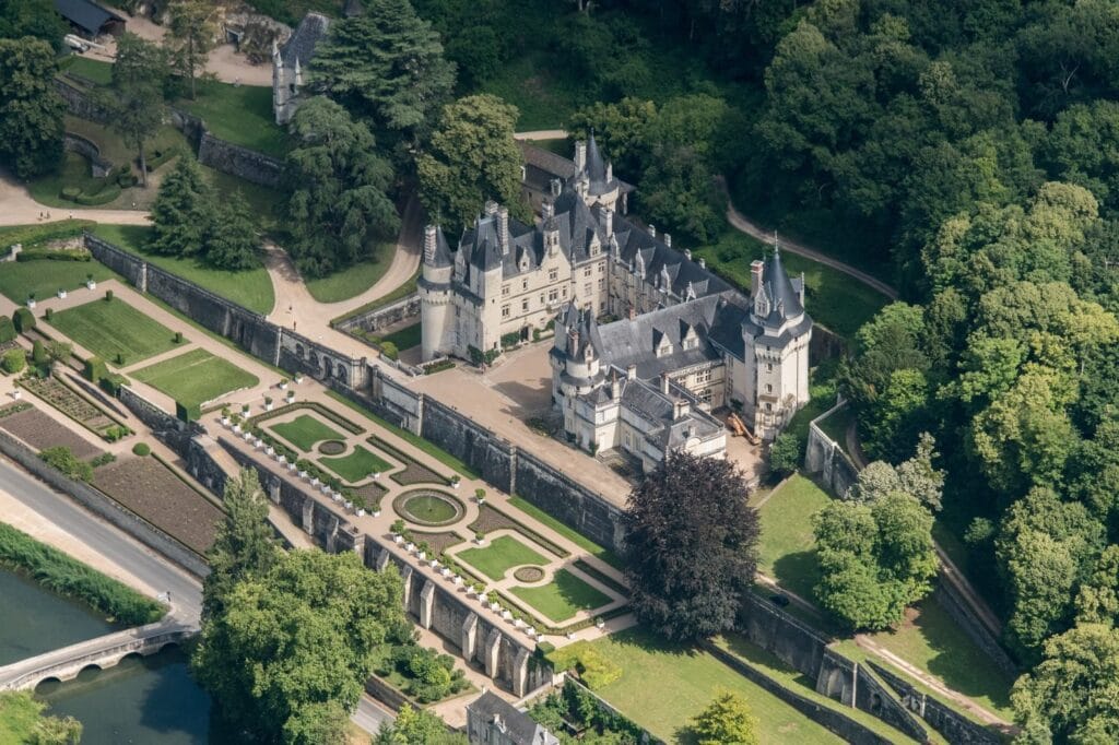 Château d'Ussé 2 Aerial view of the whole Château d'Ussé estate