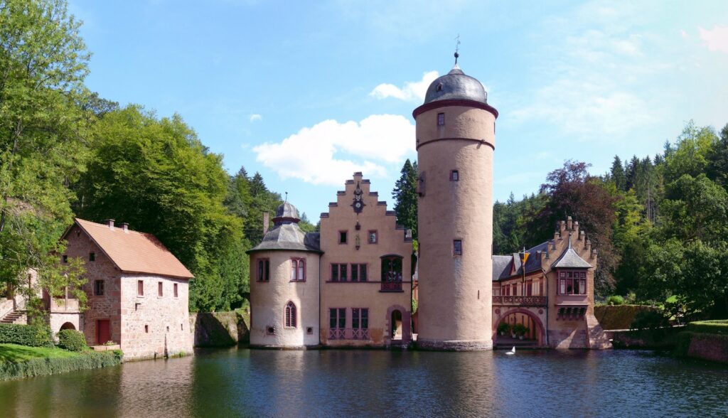 History & Architecture 12 How Castle Moats Worked