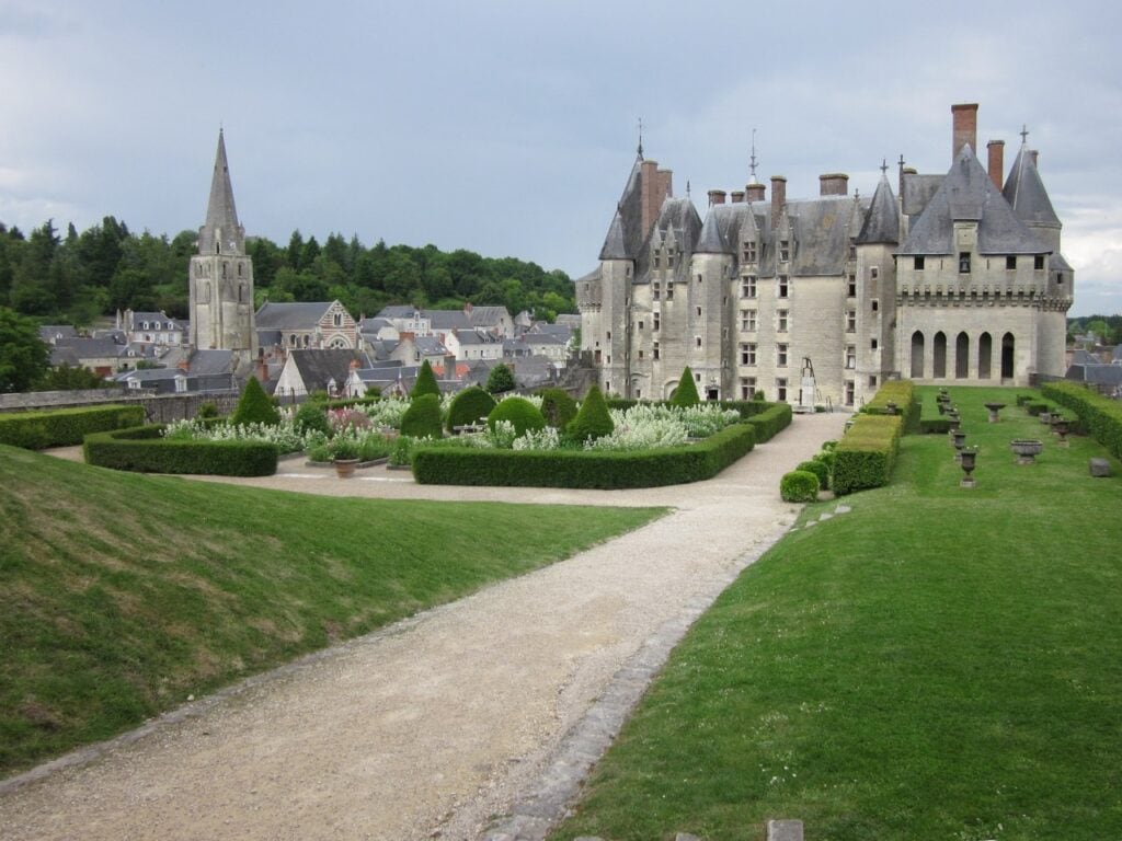 Château de Langeais 8 The chateau and its gardens seen from the park. Photo: Guy Dugas via Pixabay.