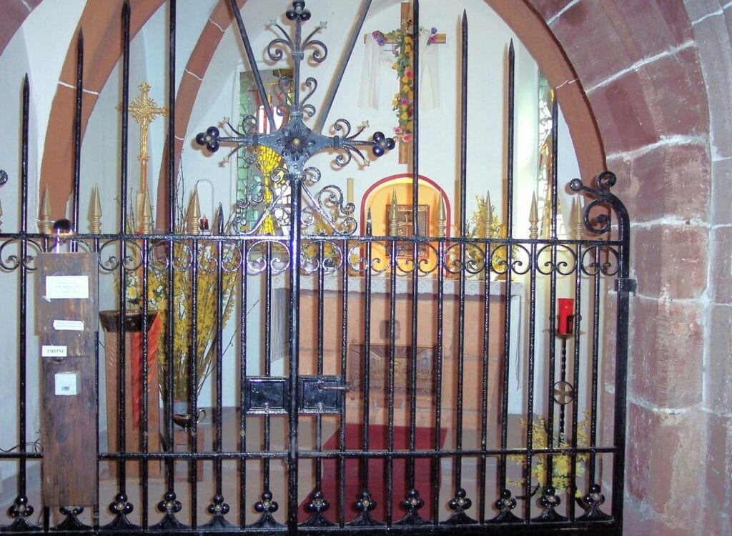 Château du Haut-Barr 5 Wrought-iron gate and altar inside the chapel of Château du Haut-Barr