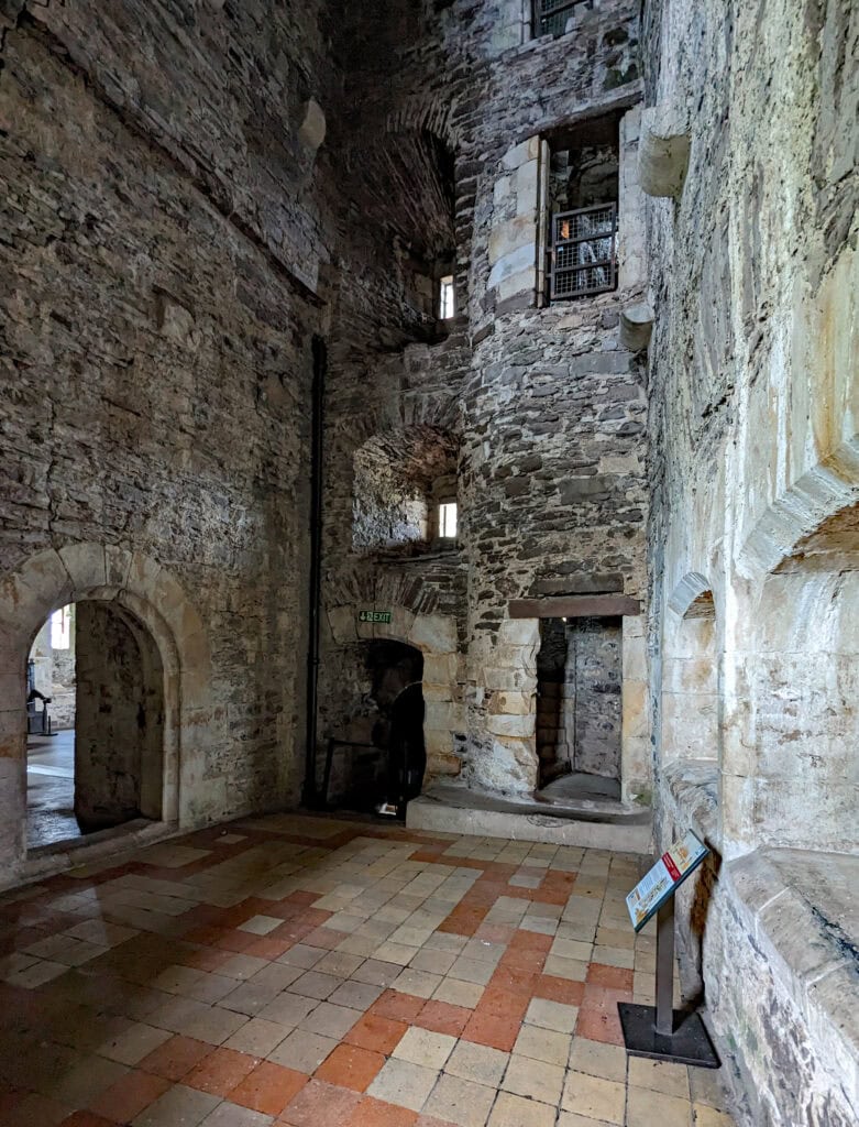 A stone lobby inside the kitchen tower at Doune Castle