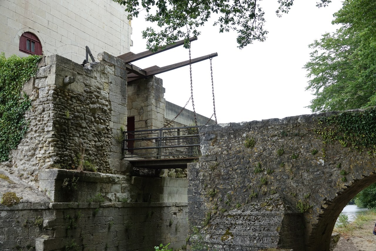 The drawbridge and lifting-arms at the entrance of Chateau de Chenonceau The drawbridge and lifting-arms at the entrance of Chateau de Chenonceau