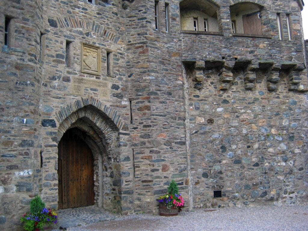 Eilean Donan Castle 4 The pointed-arch main doorway carries a carved heraldic panel above its studded timber door.