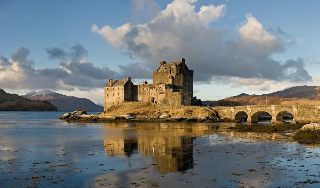 Travel Guides 9 Castles of Scotland