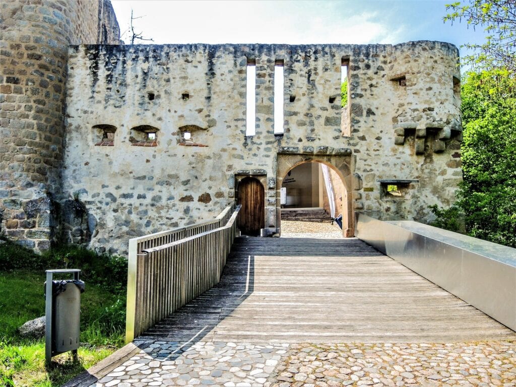 Château du Hohlandsbourg 7 Site of the drawbridge and first gate of the Château du Hohlandsbourg