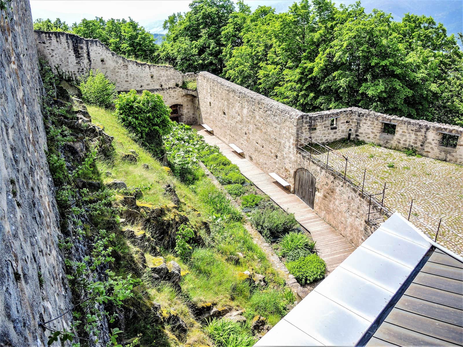 North artillery bastion of the Château du Hohlandsbourg North artillery bastion of the Château du Hohlandsbourg