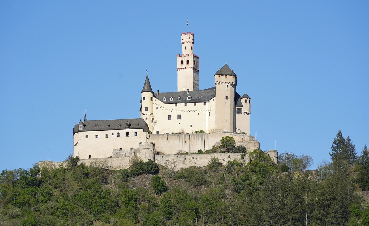 Marksburg Castle seen in full from across the Rhine, Bergfried rising above the residential ranges