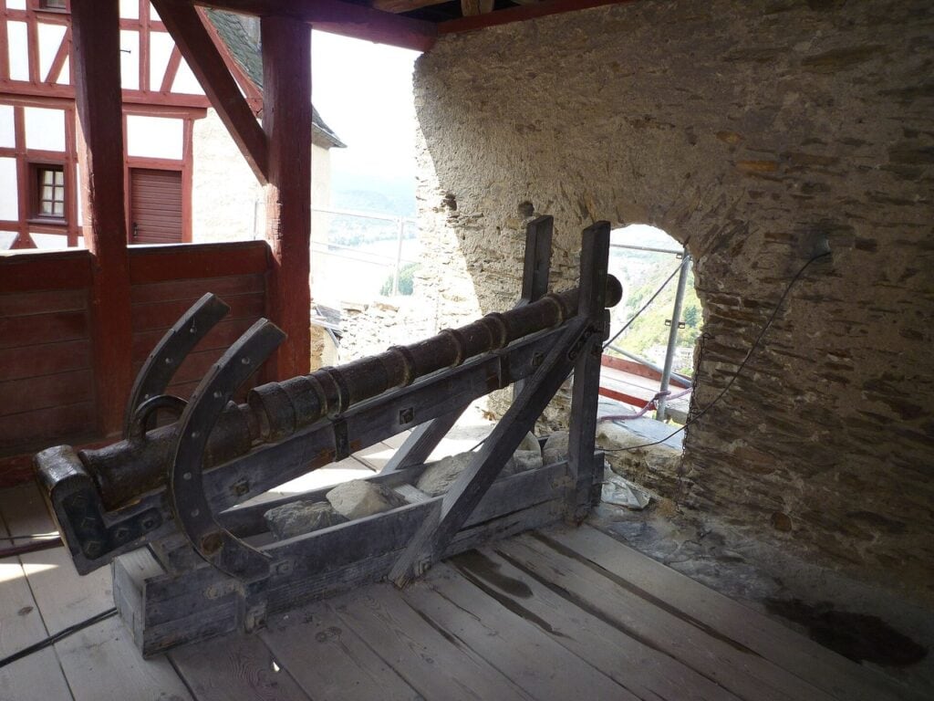 A heavy gun on a timber bed aimed through an embrasure in the Rhine-side battery