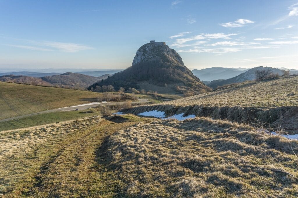 Travel Guides 4 The Cathar Castles: Faith, Refuge, and the Fall of Languedoc