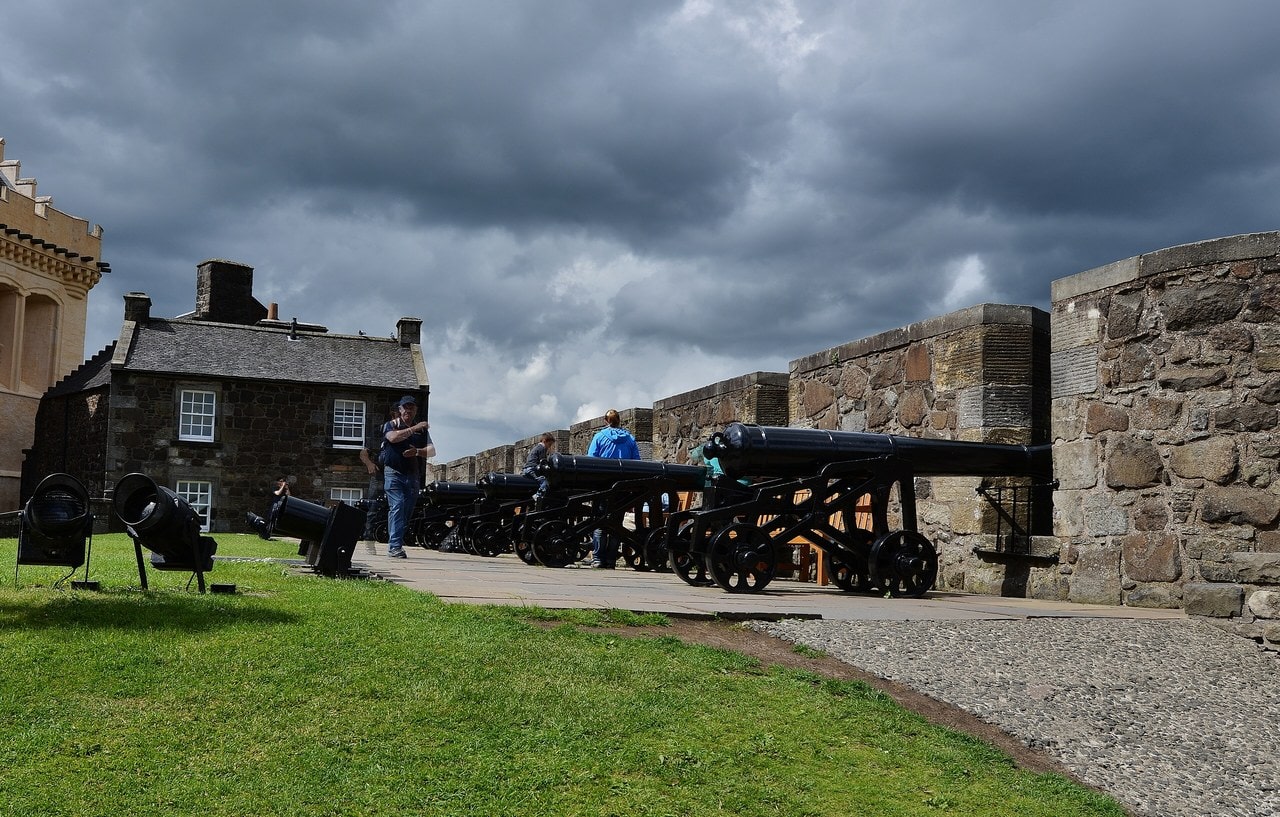 Cannon of the Grand Battery line Stirling Castle's outer defenses. Cannon of the Grand Battery line Stirling Castle's outer defenses.