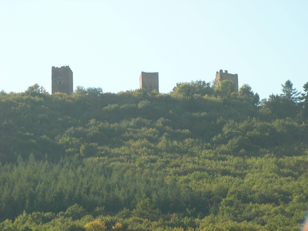 Husseren-les-Châteaux, the highest village on the Alsace Wine Route, below the three towers of the Schlossberg Husseren-les-Châteaux, the highest village on the Alsace Wine Route, below the three towers of the Schlossberg