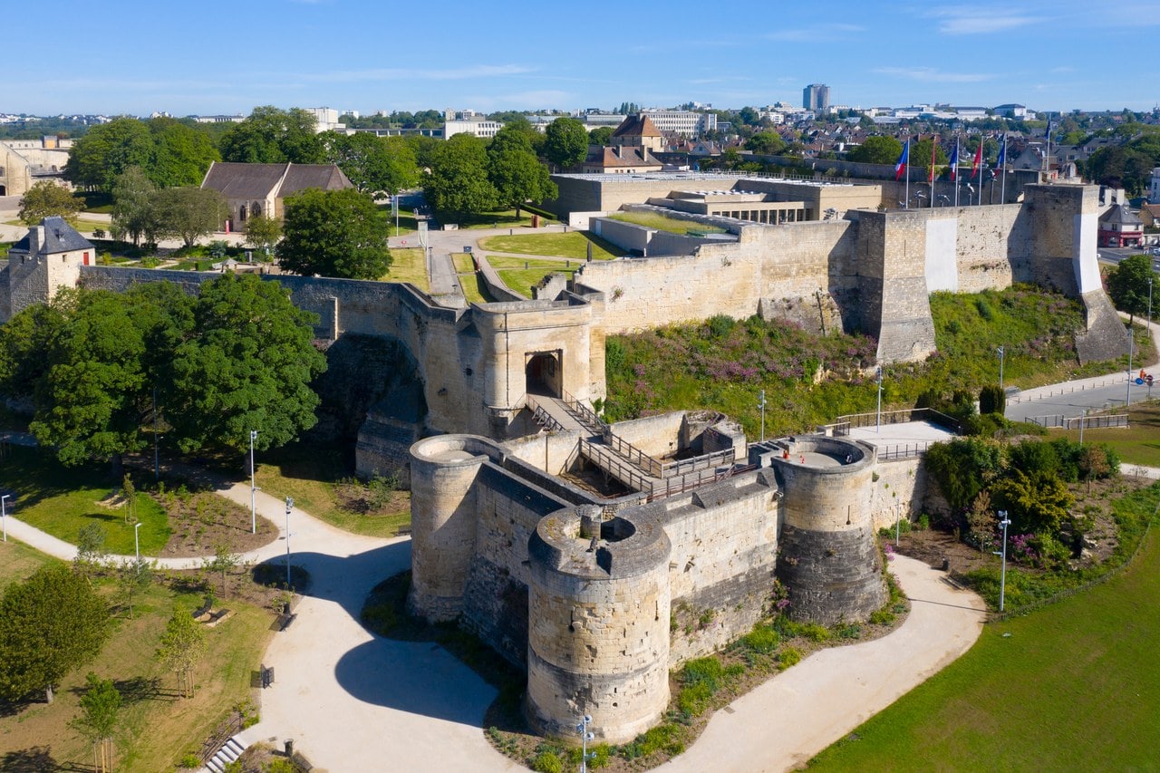 Aerial view of the four-drum rectangular barbican of the Porte des Champs at the Château de Caen, with a timber ramp rising to the gate in the curtain wall behind. Aerial view of the four-drum rectangular barbican of the Porte des Champs at the Château de Caen, with a timber ramp rising to the gate in the curtain wall behind.