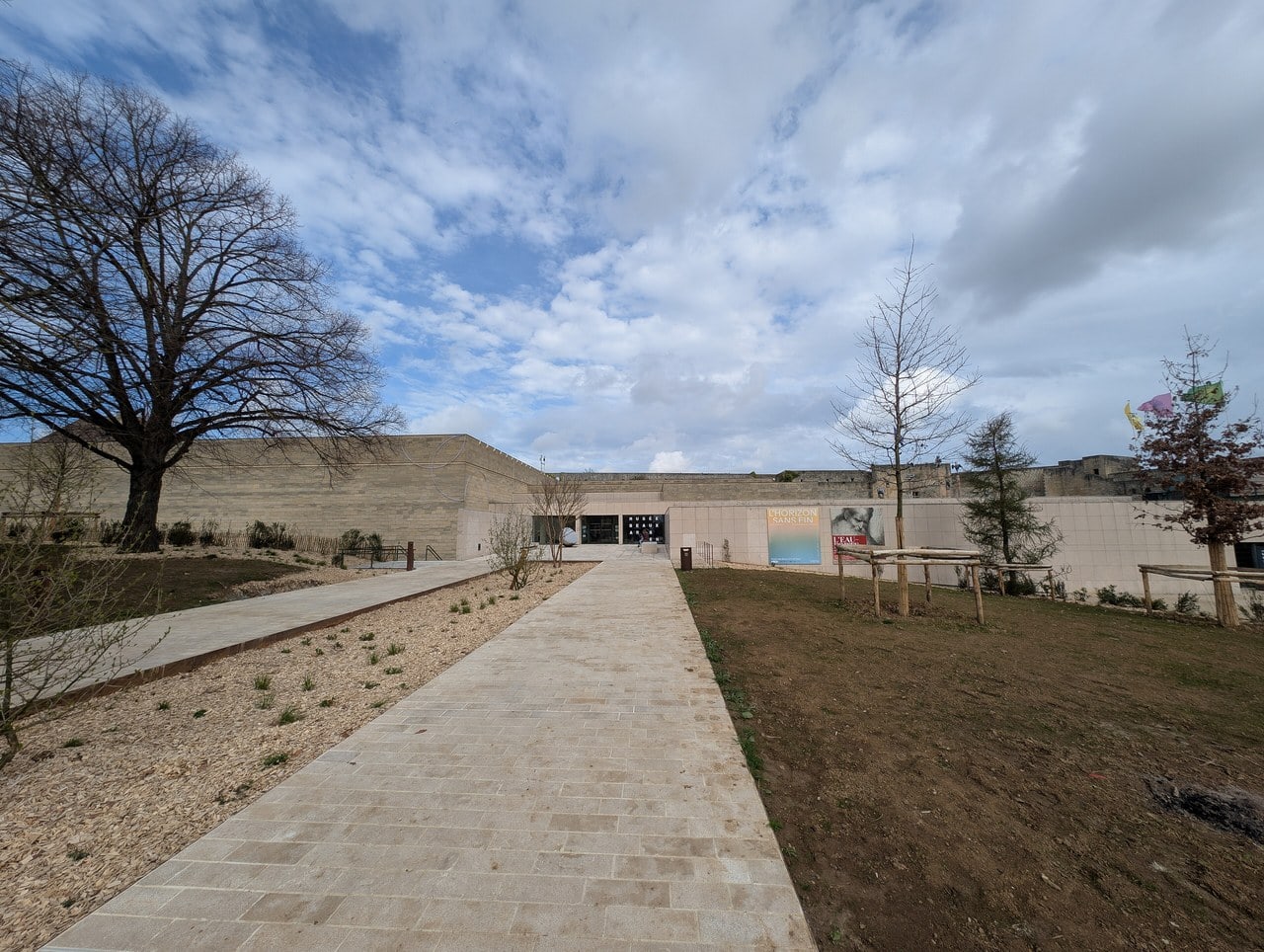 The modern stone-clad Musée des Beaux-Arts inside the walls of the Château de Caen, its flat roof kept below the height of the curtain wall beyond. The modern stone-clad Musée des Beaux-Arts inside the walls of the Château de Caen, its flat roof kept below the height of the curtain wall beyond.