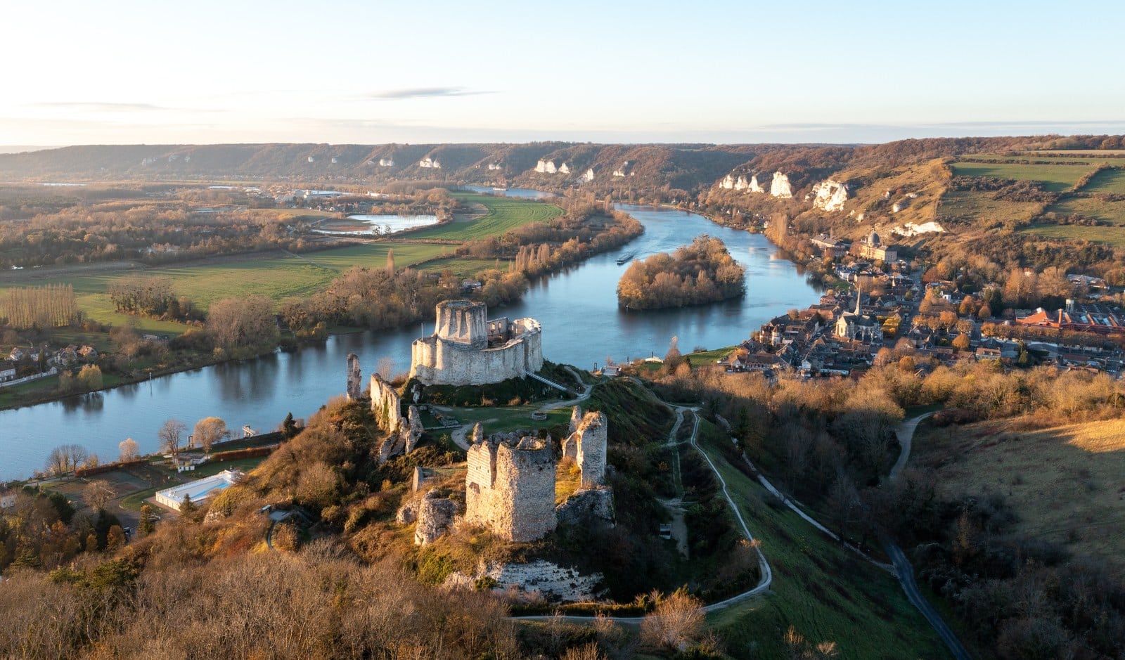 Château Gaillard 1 Château Gaillard on its chalk spur at low sun, with the Seine looping around a wooded island and Le Petit-Andely on the bank below the castle.
