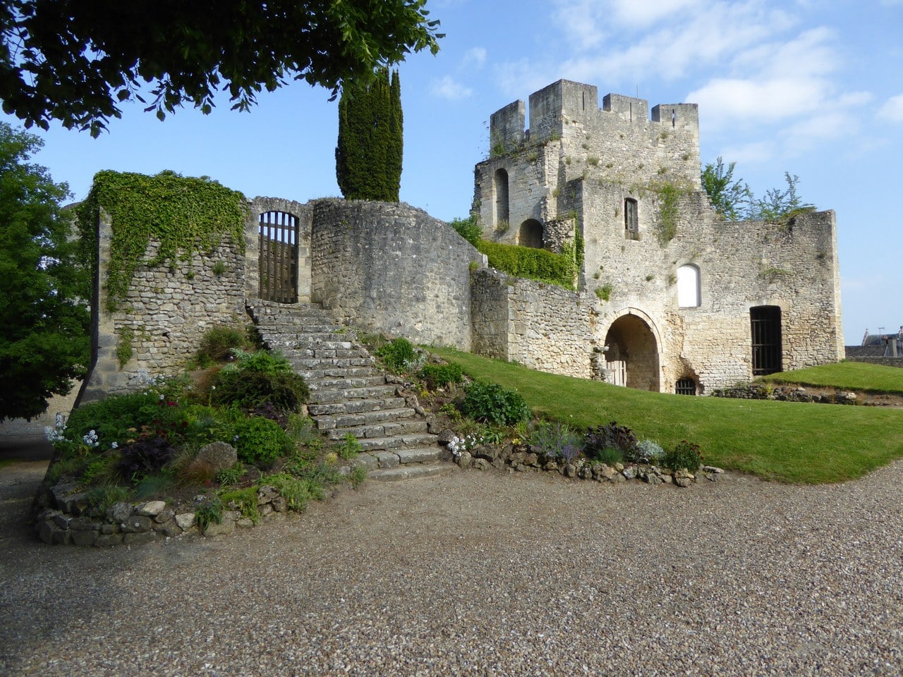 The crenellated gatehouse of Chateau de Gisors in morning light, with a stone stair rising to a barred gate in the wall at the left. The crenellated gatehouse of Chateau de Gisors in morning light, with a stone stair rising to a barred gate in the wall at the left.