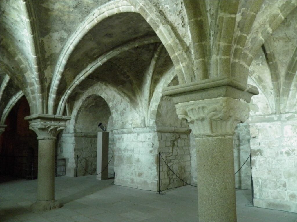 Mont-Saint-Michel 17 A double-naved hall with ribbed vaults springing from short columns, in pale stone