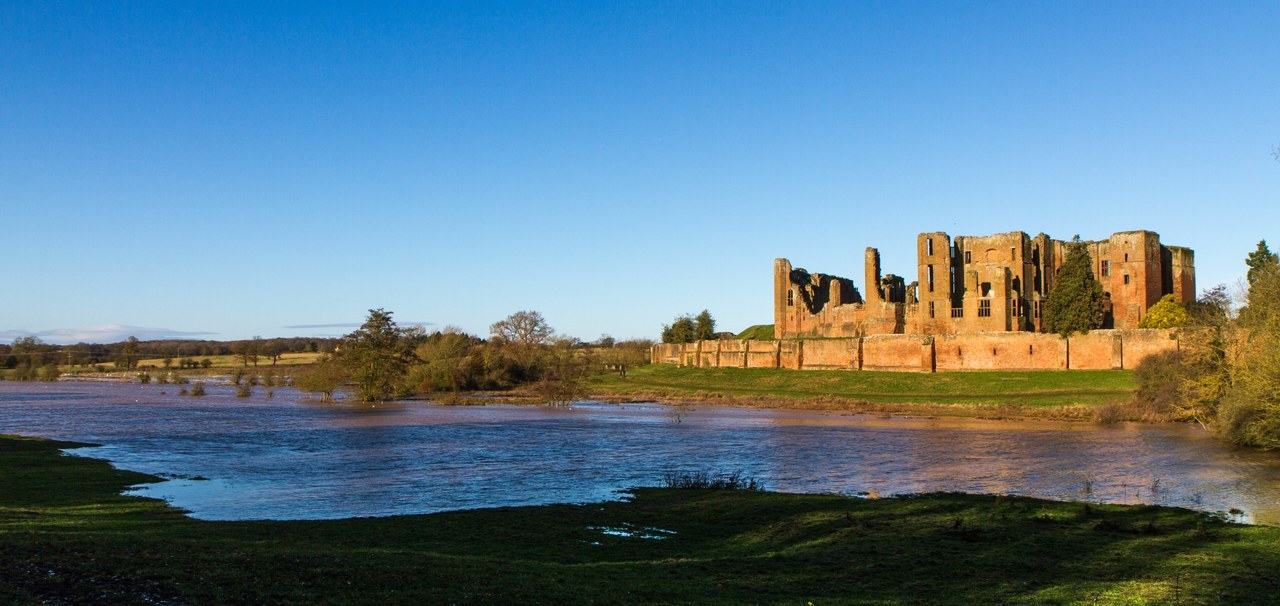 Kenilworth Castle's ruins and outer curtain wall at the right, beyond a broad sheet of floodwater spread across the fields in front of them. Kenilworth Castle's ruins and outer curtain wall at the right, beyond a broad sheet of floodwater spread across the fields in front of them.