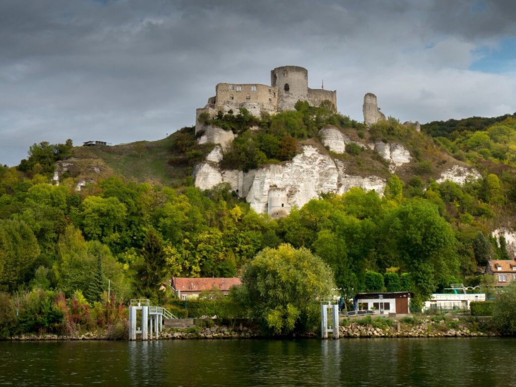 Travel Guides 6 Castles in Normandy: Five Strongholds Between the Sea and the Vexin